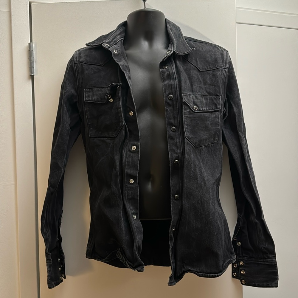NUDIE JEANS Men’s denim bottom-down shirt (size S)